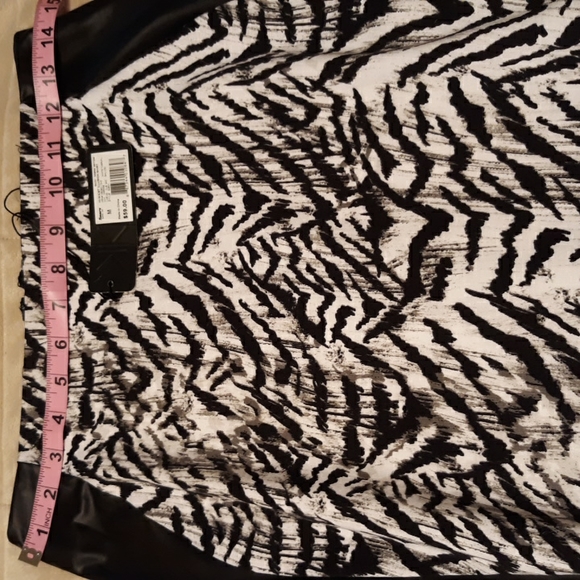 Kardashian Kollection Skirt - Picture 4 of 6